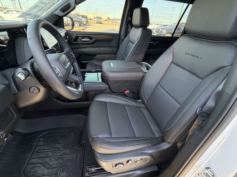 New 2026 GMC Yukon XL Denali w/ Sun & Power Step Package image 12