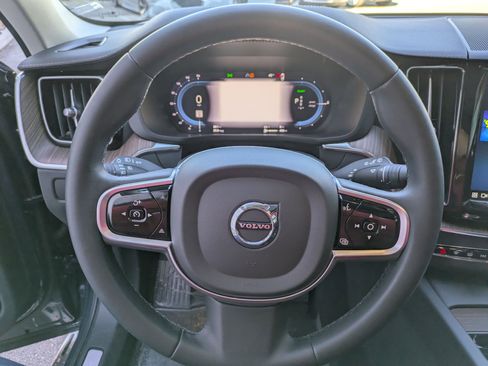 Used 2023 Volvo XC60 T8 Ultimate image 17