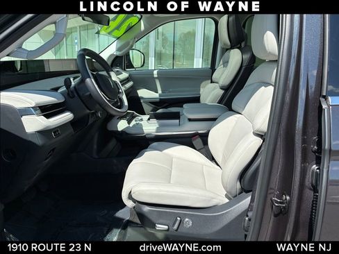 Used 2026 Lincoln Navigator Reserve AWD/4WD image 34