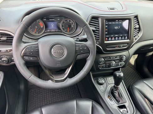 Used 2022 Jeep Cherokee Trailhawk AWD/4WD image 10