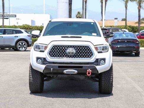 Used 2018 Toyota Tacoma TRD Sport AWD/4WD image 2