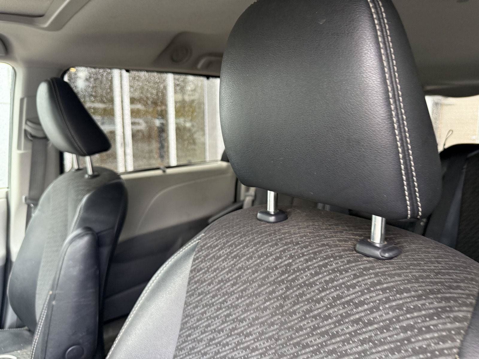Used 2011 Toyota Sienna SE w/ Preferred Pkg FWD image 17