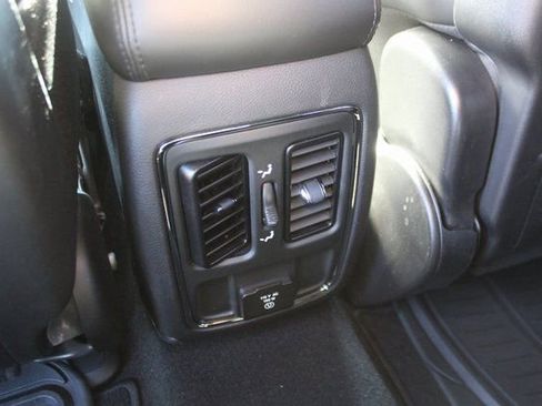 Used 2021 Jeep Grand Cherokee Laredo X image 28