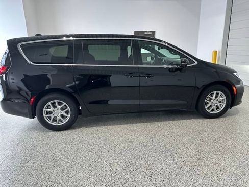 New 2026 Chrysler Pacifica Select image 26