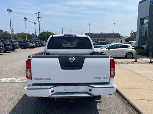 Used 2011 Nissan Frontier PRO-4X AWD/4WD image 5