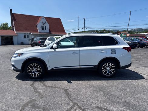 Used 2017 Mitsubishi Outlander SEL AWD/4WD image 4