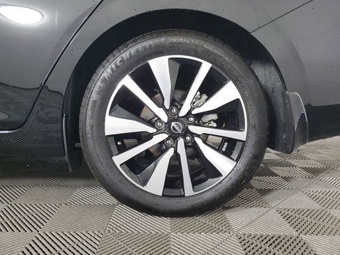 Used 2024 Nissan Sentra SV w/ SV Premium Package image 32