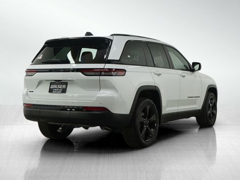 Used 2022 Jeep Grand Cherokee Altitude image 5