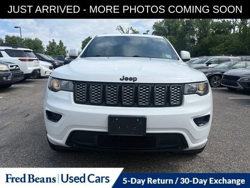 Used 2022 Jeep Grand Cherokee Laredo X AWD/4WD image 2