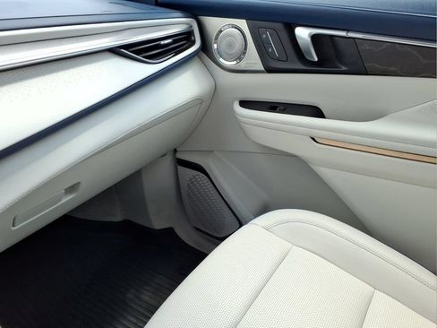 Used 2025 Buick Enclave Avenir w/ LPO, Floor Liner Package AWD/4WD image 23