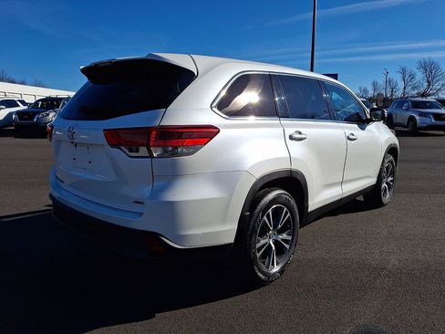 Used 2019 Toyota Highlander LE image 6