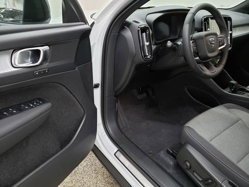 New 2026 Volvo XC40 B5 Core w/ Climate Package AWD/4WD image 6