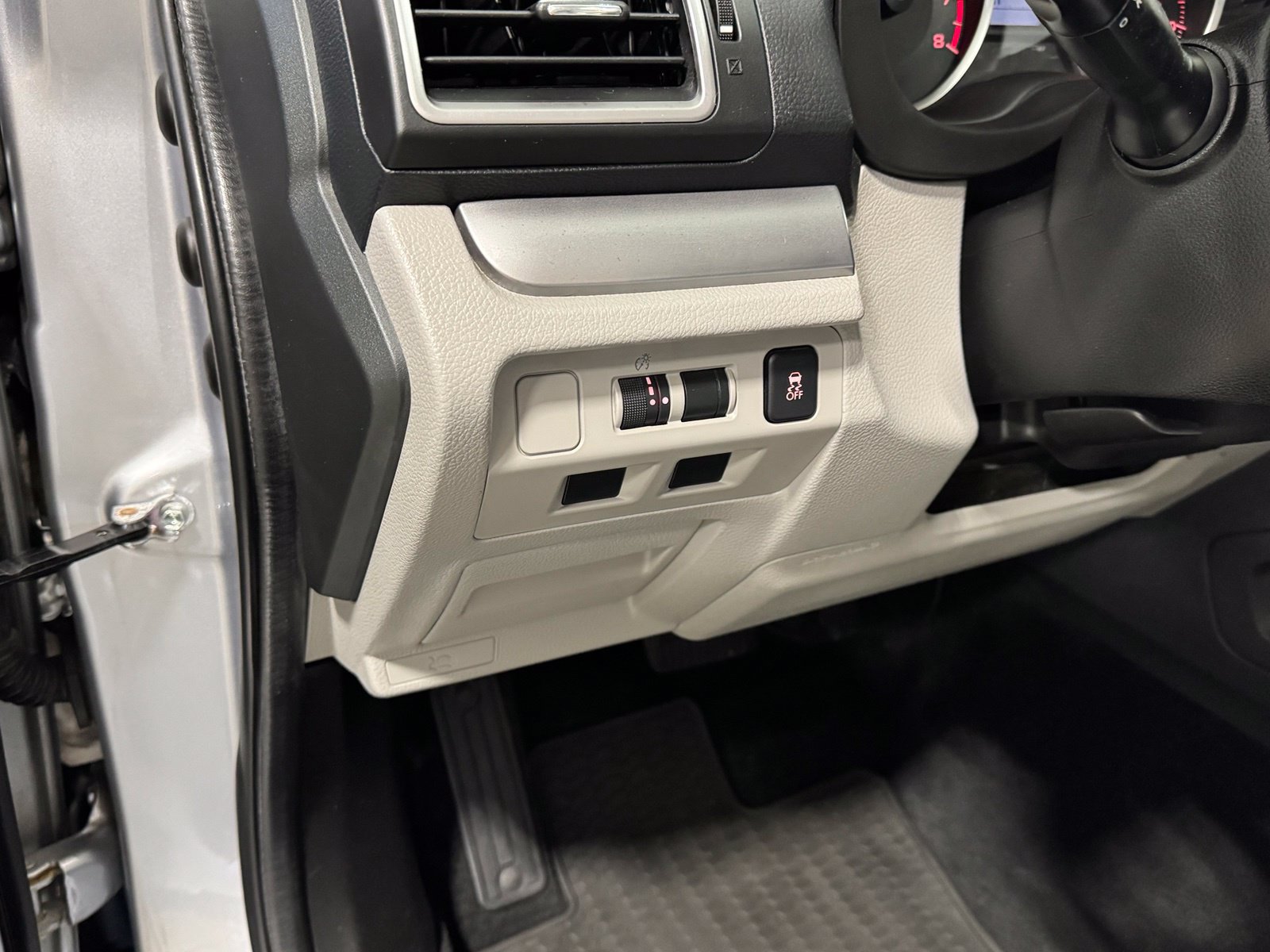 Used 2017 Subaru Forester 2.5i Premium w/ All-Weather Package AWD/4WD image 19