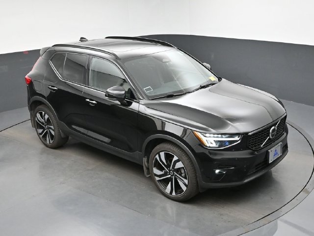 Used 2023 Volvo XC40 B5 Plus w/ Driver Assist Package AWD/4WD image 18