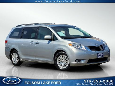 Used 2015 Toyota Sienna XLE FWD image 1