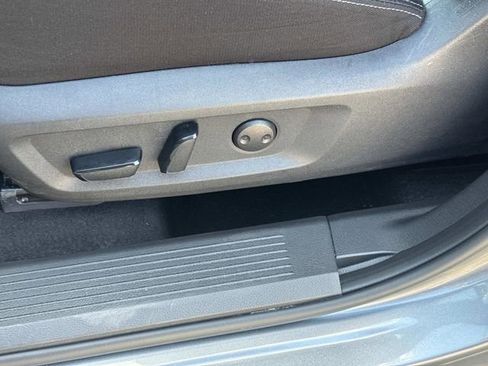 Used 2025 Nissan Rogue SV FWD image 27