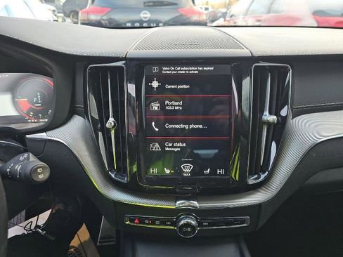 Used 2020 Volvo XC60 T8 R-Design image 9