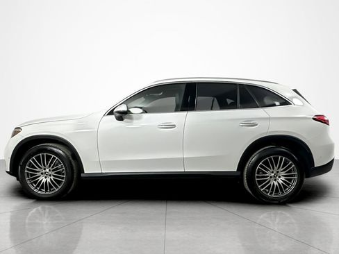 Used 2025 Mercedes-Benz GLC 300 4MATIC image 2