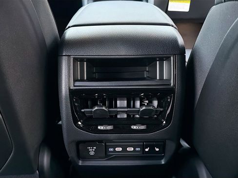 New 2026 Jeep Grand Cherokee Limited w/ Limited Altitude Package AWD/4WD image 21