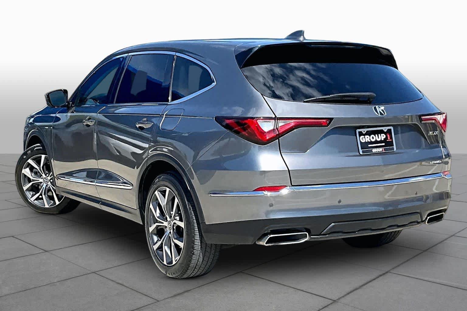 Used 2023 Acura MDX w/ Technology Package AWD/4WD image 11