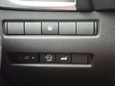 Used 2024 Nissan Rogue SV w/ SV Premium Package FWD image 12