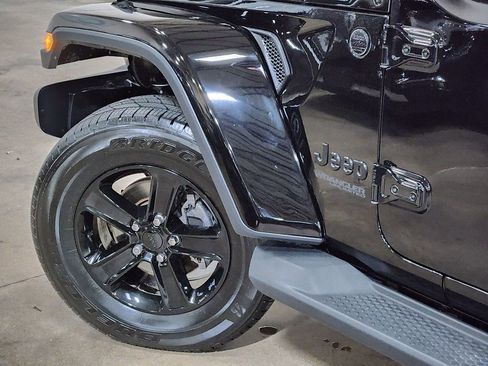 Used 2020 Jeep Wrangler Unlimited Sahara image 23