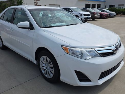 Used 2014 Toyota Camry LE FWD image 7