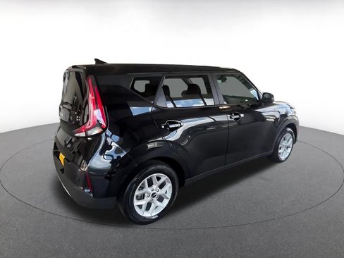 Used 2025 Kia Soul LX w/ LX Technology Package FWD image 12