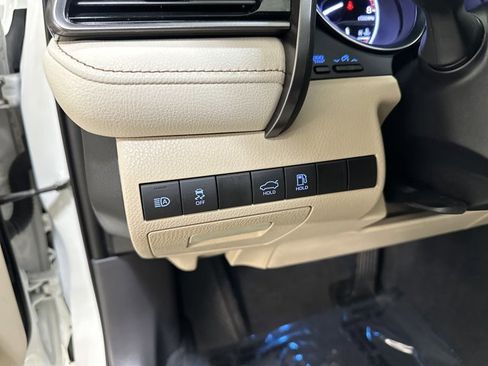 Used 2020 Toyota Camry XLE image 35