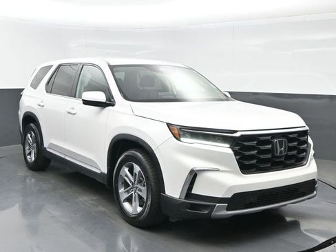 Certified 2025 Honda Pilot EX-L image 8