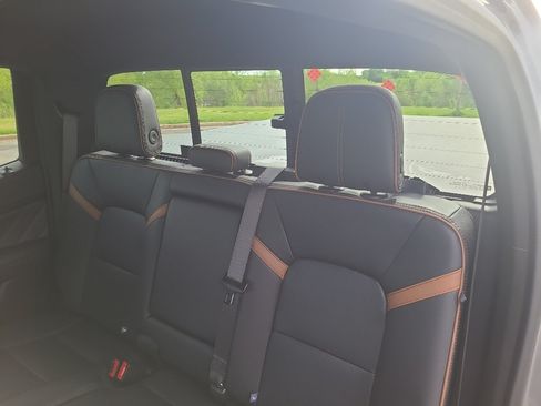 Used 2024 GMC Canyon AT4 w/ AT4 Premium Package AWD/4WD image 34