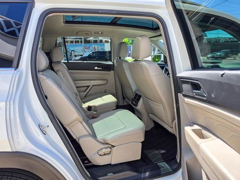 Used 2021 Volkswagen Atlas SEL AWD/4WD image 32