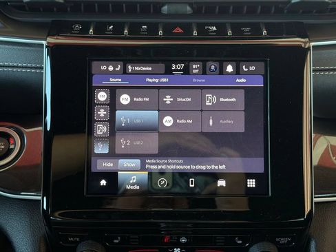 Used 2023 Jeep Grand Cherokee Altitude RWD image 28