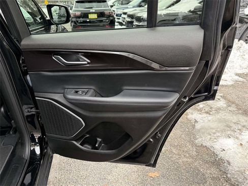 Certified 2022 Jeep Grand Cherokee Altitude image 23