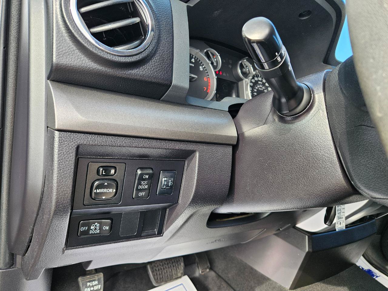 Used 2016 Toyota Tundra SR5 AWD/4WD image 25