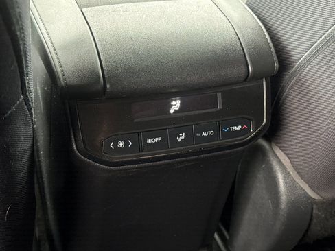 Used 2021 Toyota Highlander LE AWD/4WD image 42