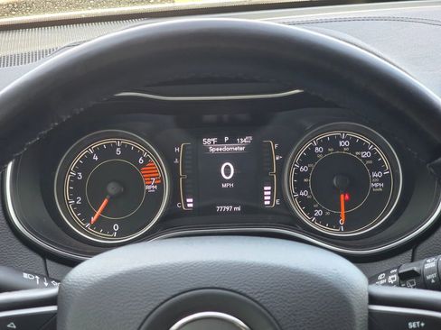 Used 2019 Jeep Cherokee Latitude Plus FWD image 20