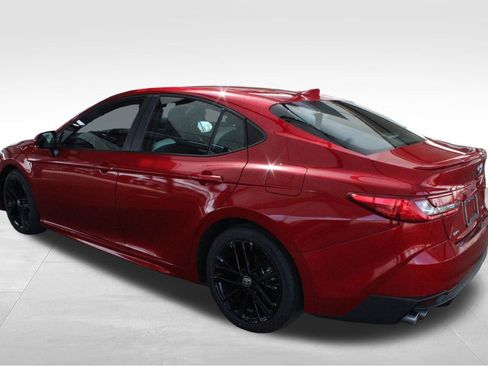 Used 2025 Toyota Camry SE image 13