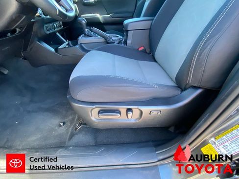 Used 2021 Toyota Tacoma TRD Off-Road w/ Technology Package AWD/4WD image 32