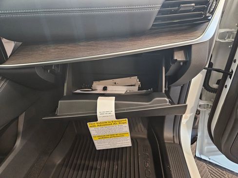 New 2026 Nissan Rogue Platinum image 31