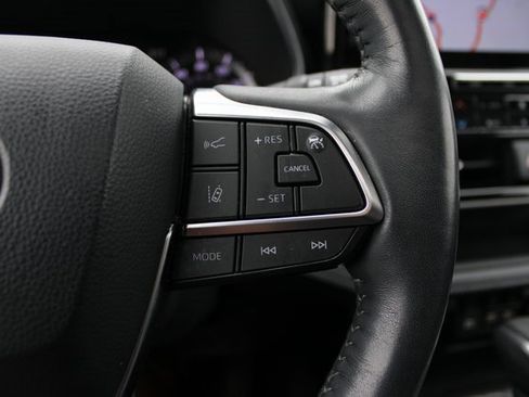 Used 2020 Toyota Highlander Limited image 24