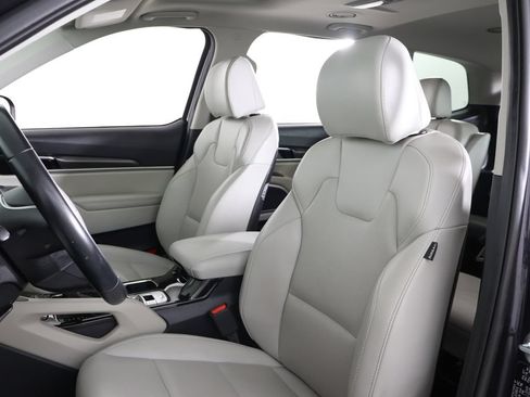 Used 2025 Kia Telluride S FWD image 29