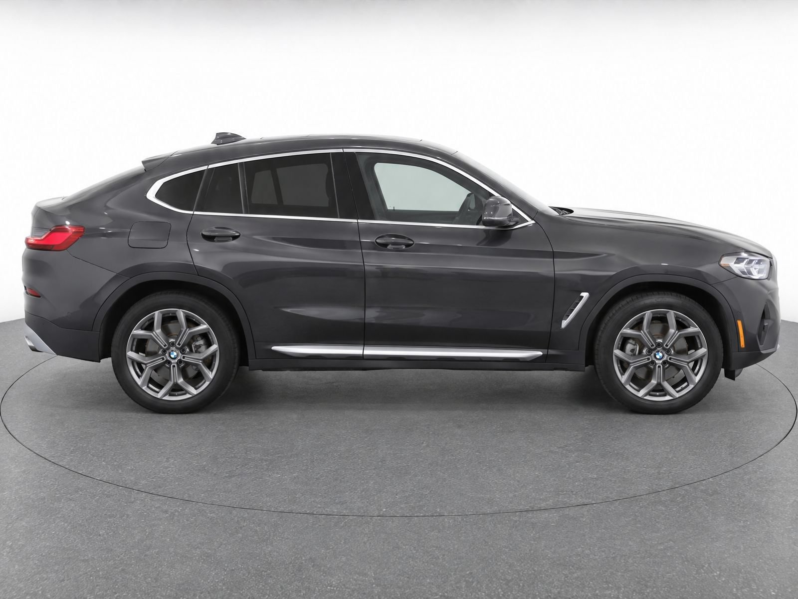 Certified 2025 BMW X4 xDrive30i AWD/4WD image 4