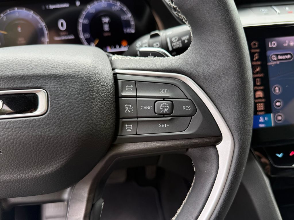 Used 2026 Jeep Grand Cherokee Limited w/ Limited Altitude Package AWD/4WD image 24