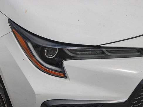 Used 2020 Toyota Corolla SE FWD image 2