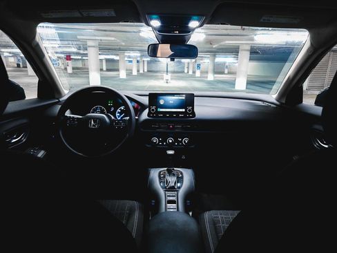 Certified 2025 Honda HR-V LX image 3