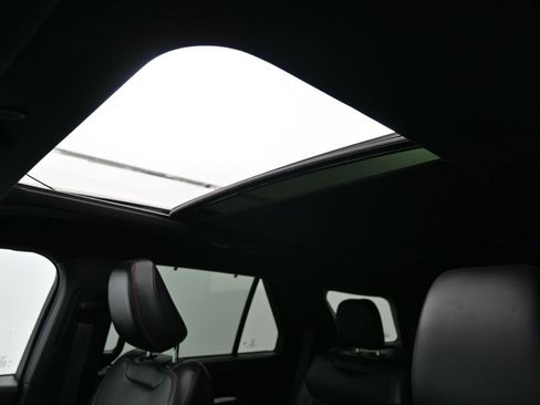 Certified 2025 Ford Explorer ST-Line w/ Premium Package image 22