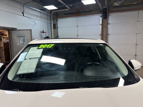 Used 2017 Jaguar F-PACE Premium image 28