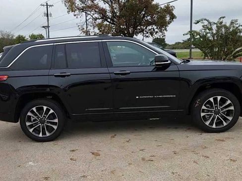 Used 2024 Jeep Grand Cherokee Overland w/ Advanced Protech Group III image 9