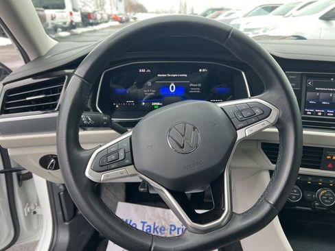 Used 2023 Volkswagen Jetta SE image 13